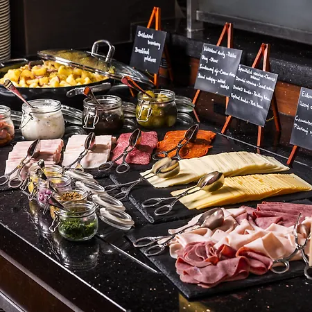 Courtyard By Marriott Hotel 4*