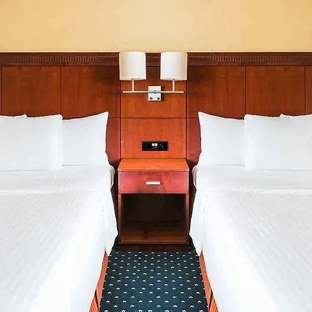 Courtyard By Marriott Hotel Praag