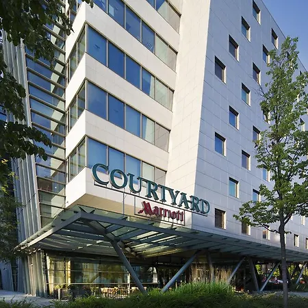 Courtyard By Marriott 4* Prague