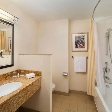 Courtyard By Marriott Hotel Prague