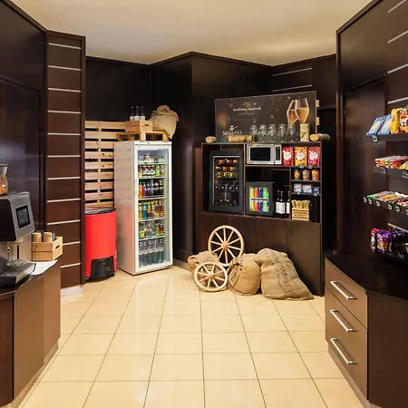 Courtyard By Marriott Отель Прага