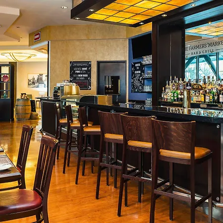 Courtyard By Marriott Otel Prag